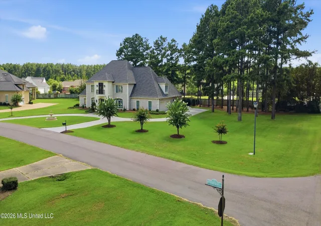 Photo 3 of Single family home for sale at 301 Pinehurst Cir, Ridgeland, MS 39157 | MLS# 4157264 | Listing updated on 2026-07-30