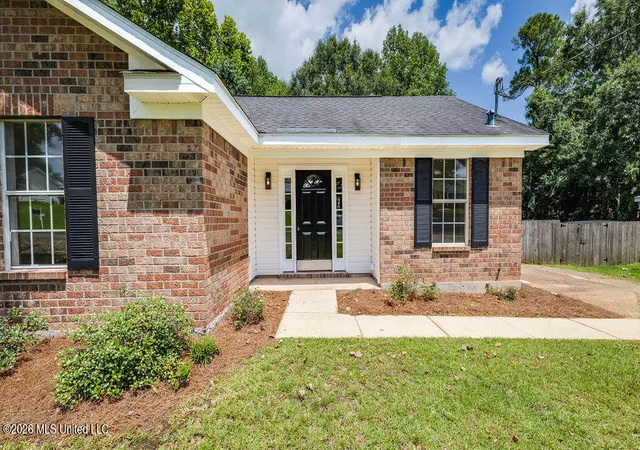 Photo 2 of Sale Pending at 3019 Scarlet Oak Dr, Mobile, AL 36608 | MLS# 4156803 | Listing updated on 2026-09-01