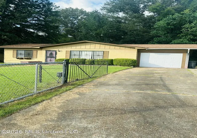 Photo 1 of Sale Pending at 508 Queen Park Cir, Jackson, MS 39209 | MLS# 4156808 | Listing updated on 2026-09-16
