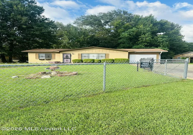 Photo 2 of Sale Pending at 508 Queen Park Cir, Jackson, MS 39209 | MLS# 4156808 | Listing updated on 2026-09-16