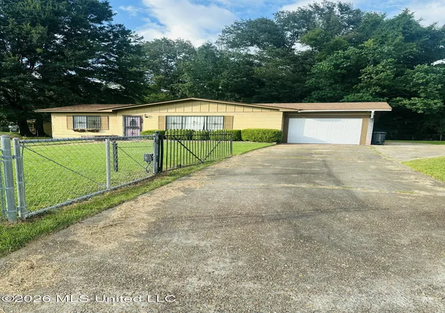 Photo 4 of Sale Pending at 508 Queen Park Cir, Jackson, MS 39209 | MLS# 4156808 | Listing updated on 2026-09-16