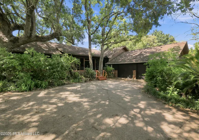 Single family home for sale at 1511 Pawnee St, Pascagoula, MS 39581 | MLS# 4156850