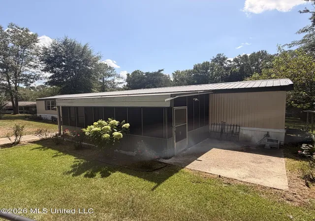 Photo 2 of Manufactured home for sale at 13 Douglas Cir, Sontag, MS 39665 | MLS# 4156862 | Listing updated on 2026-09-14