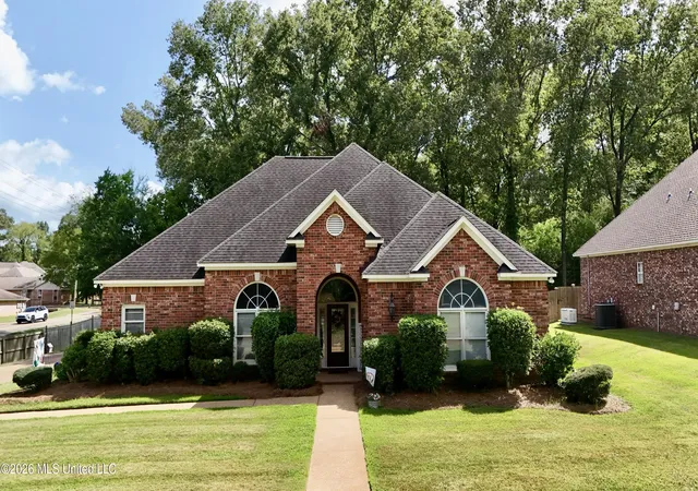 Photo 1 of Single family home for sale at 100 Tr Ridge Dr, Clinton, MS 39056 | MLS# 4156879 | Listing updated on 2026-09-11