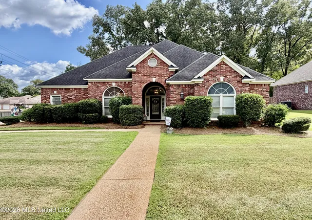 Photo 2 of Single family home for sale at 100 Tr Ridge Dr, Clinton, MS 39056 | MLS# 4156879 | Listing updated on 2026-09-11