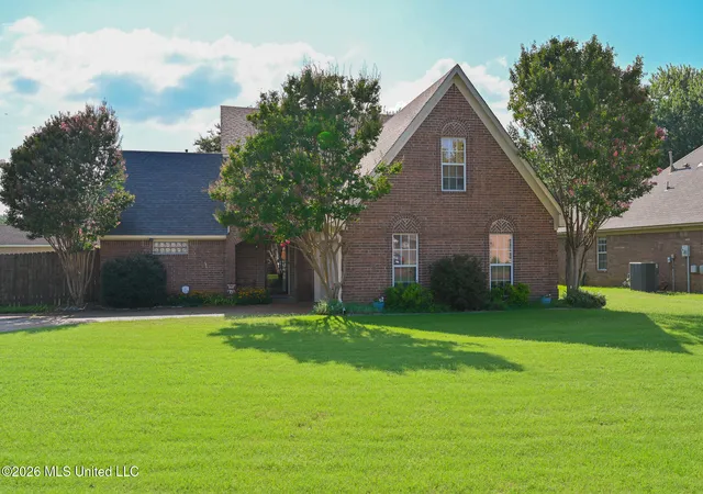 Photo 2 of Sale Pending at 6681 Crystal Dr, Olive Branch, MS 38654 | MLS# 4156864 | Listing updated on 2026-08-10