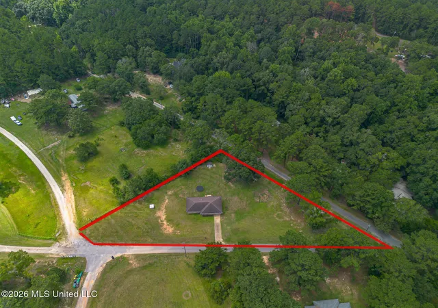 2nd image of 1304 Sampson Rd, Lucedale, MS 39452 | MLS# 4157102