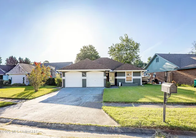 Photo 3 of Sale Pending at 760 S Whitney Dr, Biloxi, MS 39532 | MLS# 4156948 | Listing updated on 2026-09-10