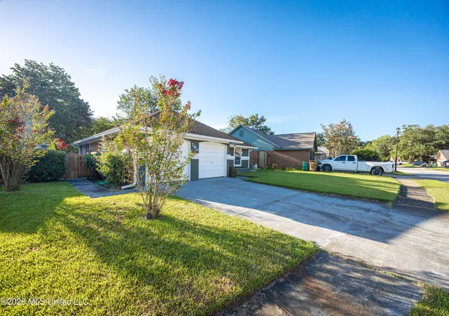 Photo 3 of Single family home for sale at 760 S Whitney Dr, Biloxi, MS 39532 | MLS# 4156948 | Listing updated on 2026-10-07