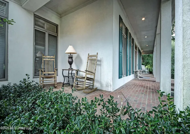 Photo 4 of Single family home for sale at 1 Pond Side Dr, Jackson, MS 39211 | MLS# 4156925 | Listing updated on 2026-09-18