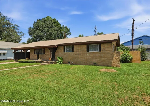 Photo 2 of Single family home for sale at 107 W Bell Ave, Mendenhall, MS 39114 | MLS# 4157691 | Listing updated on 2026-08-09