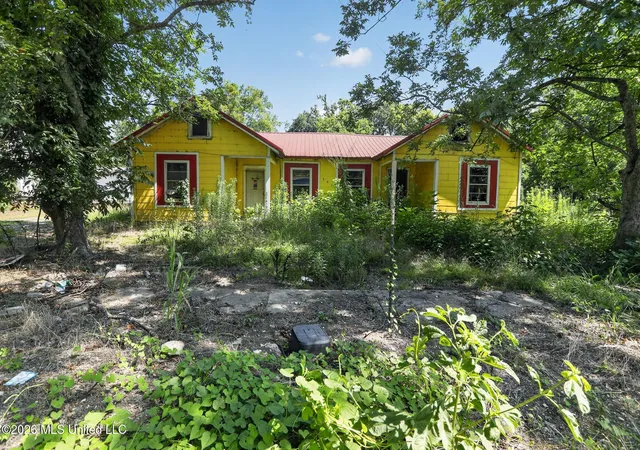Photo 1 of Single family home for sale at 203 Hollingsworth St, Shelby, MS 38774 | MLS# 4157344 | Listing updated on 2026-09-16