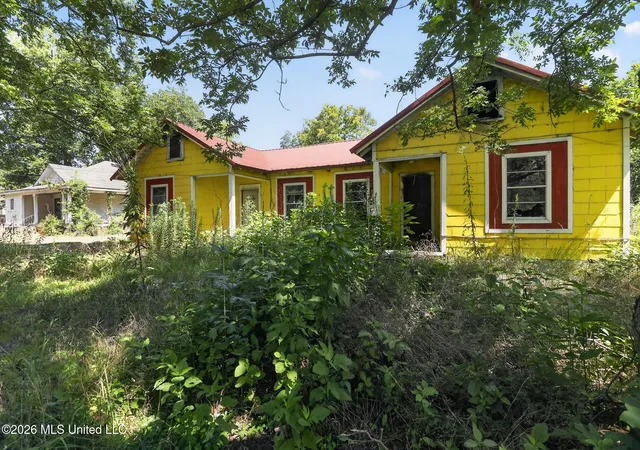 Photo 3 of Single family home for sale at 203 Hollingsworth St, Shelby, MS 38774 | MLS# 4157344 | Listing updated on 2026-09-16