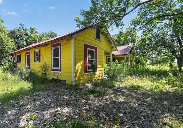 Photo 3 of Single family home for sale at 203 Hollingsworth St, Shelby, MS 38774 | MLS# 4157344 | Listing updated on 2026-09-16