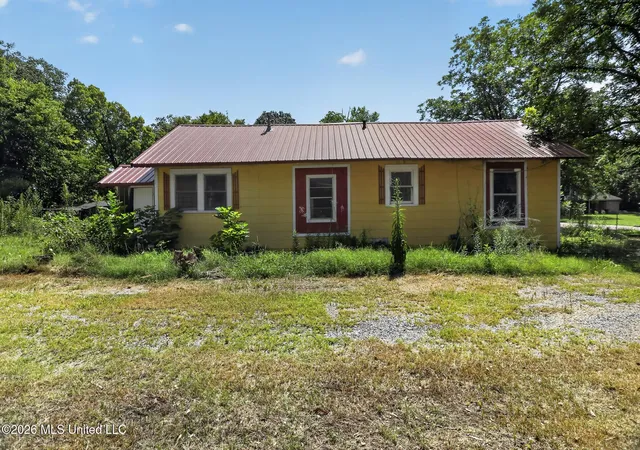 Photo 4 of Single family home for sale at 203 Hollingsworth St, Shelby, MS 38774 | MLS# 4157344 | Listing updated on 2026-09-16