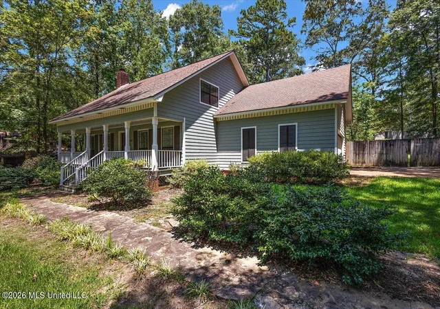 Photo 3 of Sale Pending at 130 Bentley Dr, Brandon, MS 39042 | MLS# 4157320 | Listing updated on 2026-08-26