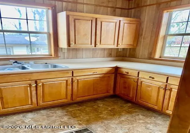 Photo 3 of Sale Pending at 309 Oak St, New Albany, MS 38652 | MLS# 4156979 | Listing updated on 2026-09-04