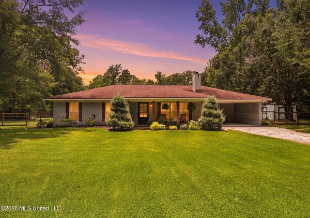 Photo 2 of Single family home for sale at 8801 Dixie St, Ocean Springs, MS 39564 | MLS# 4157015 | Listing updated on 2026-09-18