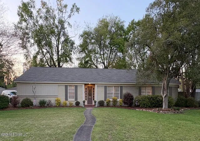 1st image of 403 Macarthur Ave, Greenwood, MS 38930 | MLS# 4156993