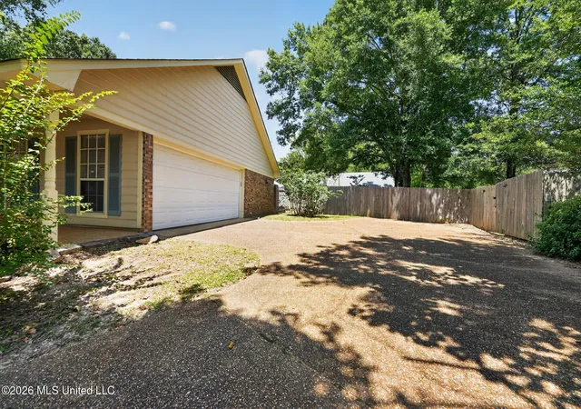 Photo 2 of Single family home for sale at 816 Strawberry Pointe, Madison, MS 39110 | MLS# 4157044 | Listing updated on 2026-08-27