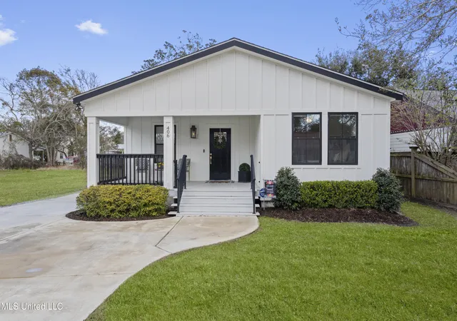 Photo 2 of Single family home for sale at 406 Russell Ave, Ocean Springs, MS 39564 | MLS# 4157187 | Listing updated on 2026-10-15