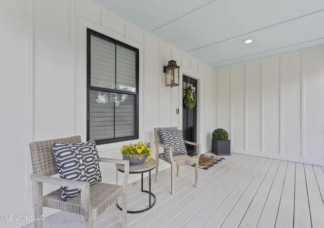 Photo 1 of Single family home for sale at 406 Russell Ave, Ocean Springs, MS 39564 | MLS# 4157187 | Listing updated on 2026-10-15