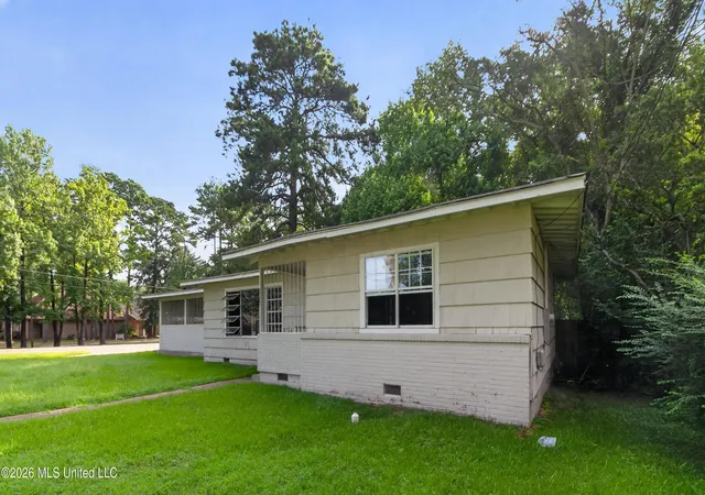 Photo 2 of Single family home for sale at 5572 Pine Ln Dr, Jackson, MS 39211 | MLS# 4157543 | Listing updated on 2026-09-17