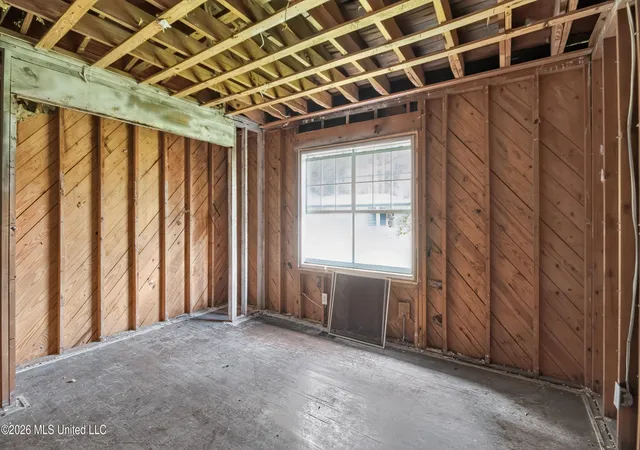Photo 3 of Single family home for sale at 5572 Pine Ln Dr, Jackson, MS 39211 | MLS# 4157543 | Listing updated on 2026-09-17