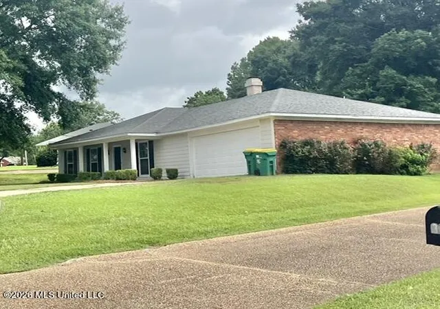 Photo 3 of Single family home for sale at 310 Longmeadow Dr, Ridgeland, MS 39157 | MLS# 4157012 | Listing updated on 2026-10-08