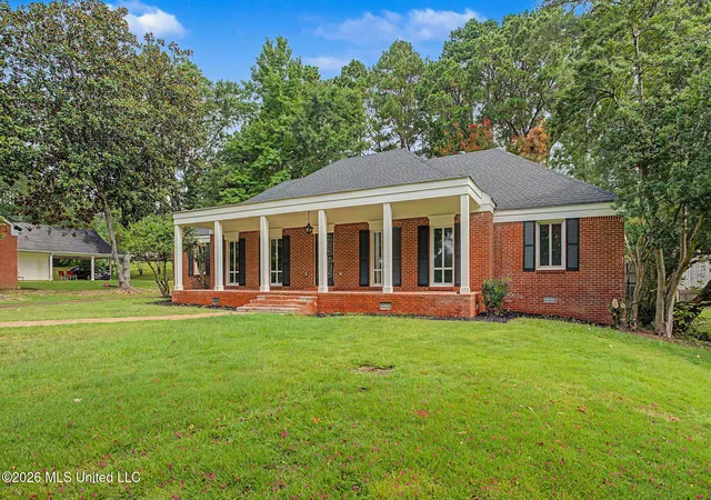 Photo 3 of Single family home for sale at 304 Cahill St, Senatobia, MS 38668 | MLS# 4157025 | Listing updated on 2026-09-15