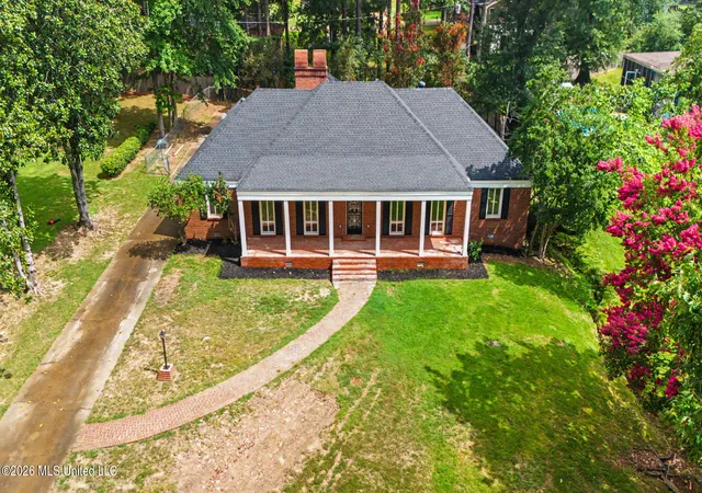 Photo 4 of Single family home for sale at 304 Cahill St, Senatobia, MS 38668 | MLS# 4157025 | Listing updated on 2026-10-28