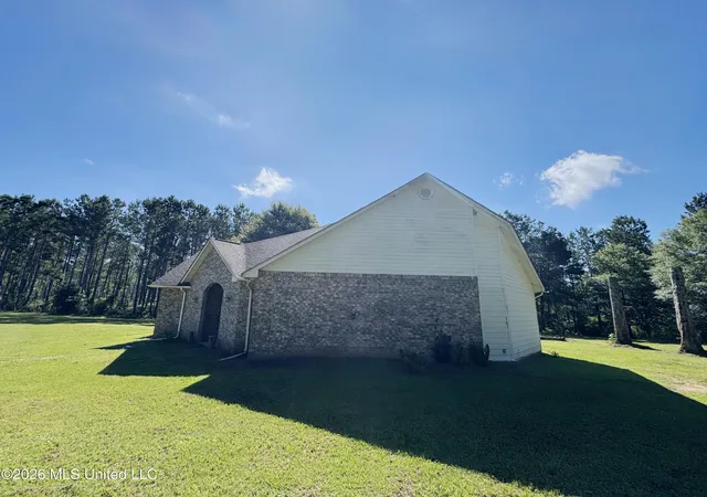 Photo 3 of Single family home for sale at 2552 Mcclendon Rd, Magnolia, MS 39652 | MLS# 4157033 | Listing updated on 2026-08-21