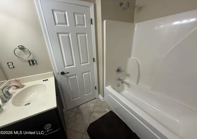 Photo 3 of Sale Pending at 3234 Jade Ln, Southaven, MS 38672 | MLS# 4157038 | Listing updated on 2026-09-11