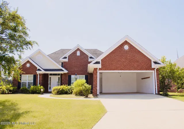 Photo 1 of Single family home for sale at 151 Saint James, Grenada, MS 38901 | MLS# 4160294 | Listing updated on 2026-09-20
