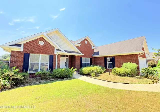 Photo 2 of Single family home for sale at 151 Saint James, Grenada, MS 38901 | MLS# 4160294 | Listing updated on 2026-09-20