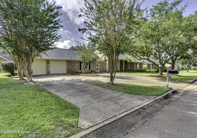 Photo 3 of Sale Pending at 102 Rockwood Dr, Madison, MS 39110 | MLS# 4157067 | Listing updated on 2026-09-18