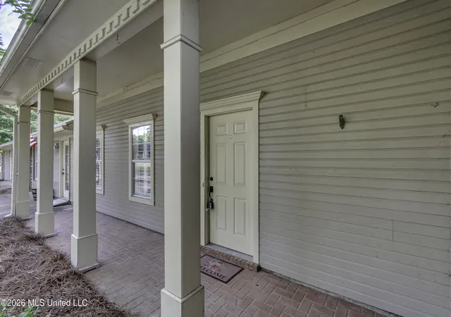 Photo 3 of Sale Pending at 102 Rockwood Dr, Madison, MS 39110 | MLS# 4157067 | Listing updated on 2026-09-18