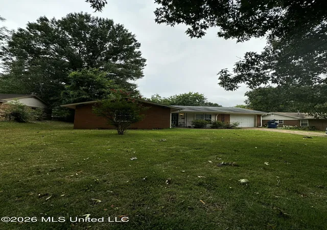 Photo 1 of Single family home for sale at 5727 Iroquois Dr, Horn Lake, MS 38637 | MLS# 4157100 | Listing updated on 2026-09-19