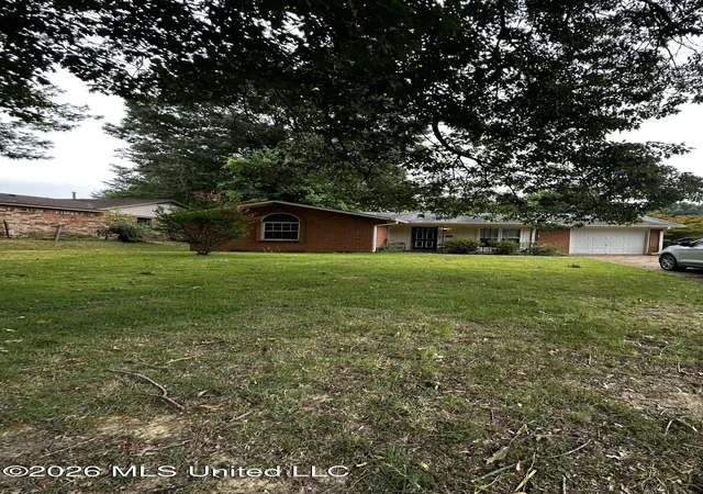 Photo 3 of Single family home for sale at 5727 Iroquois Dr, Horn Lake, MS 38637 | MLS# 4157100 | Listing updated on 2026-09-19