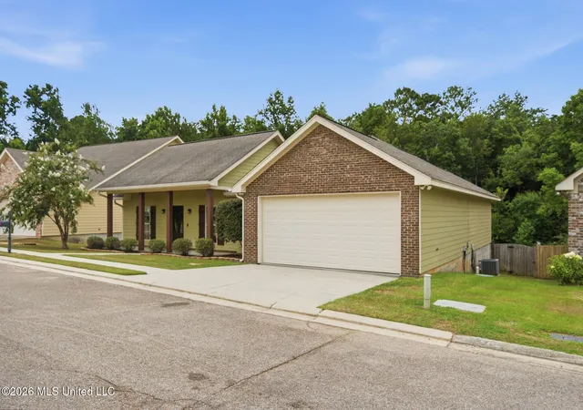 Photo 2 of Single family home for sale at 53 Caitlynn Cir, Hattiesburg, MS 39402 | MLS# 4157074 | Listing updated on 2026-09-11