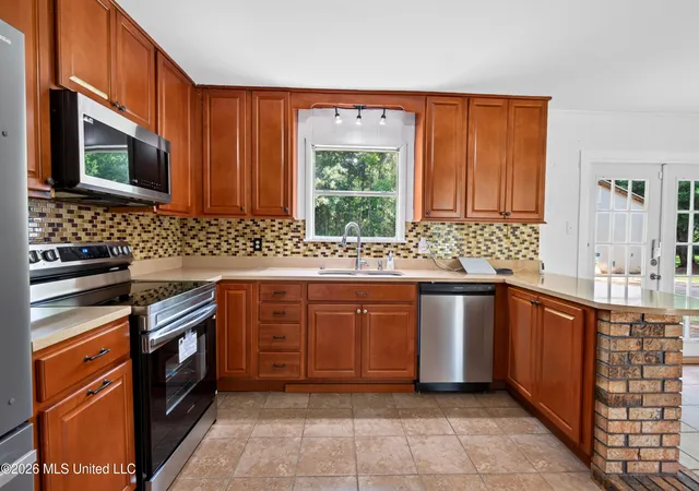 Photo 4 of Single family home for sale at 5717 Meadowview Dr, Moss Point, MS 39562 | MLS# 4157099 | Listing updated on 2026-09-14
