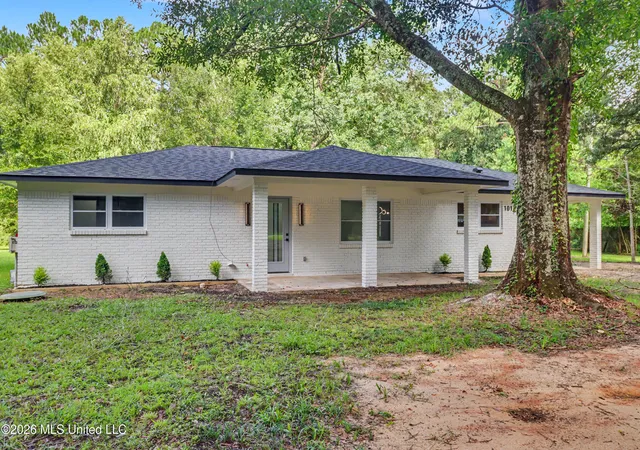 Photo 1 of Single family home for sale at 10132 Graystone Dr, Moss Point, MS 39562 | MLS# 4157086 | Listing updated on 2026-08-25