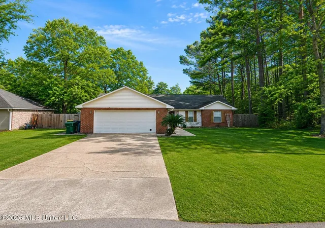 Photo 2 of Sale Pending at 1300 Oak St, Ocean Springs, MS 39564 | MLS# 4157110 | Listing updated on 2026-10-16