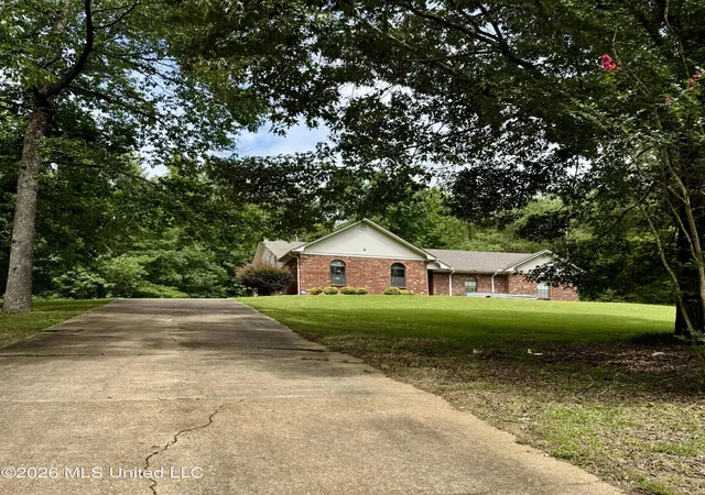 Photo 2 of Single family home for sale at 174 White Oak Dr, Grenada, MS 38901 | MLS# 4157177 | Listing updated on 2026-09-12