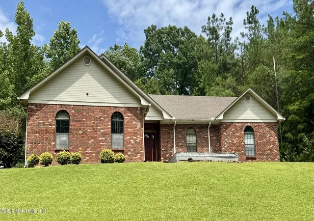 Photo 3 of Single family home for sale at 174 White Oak Dr, Grenada, MS 38901 | MLS# 4157177 | Listing updated on 2026-09-12