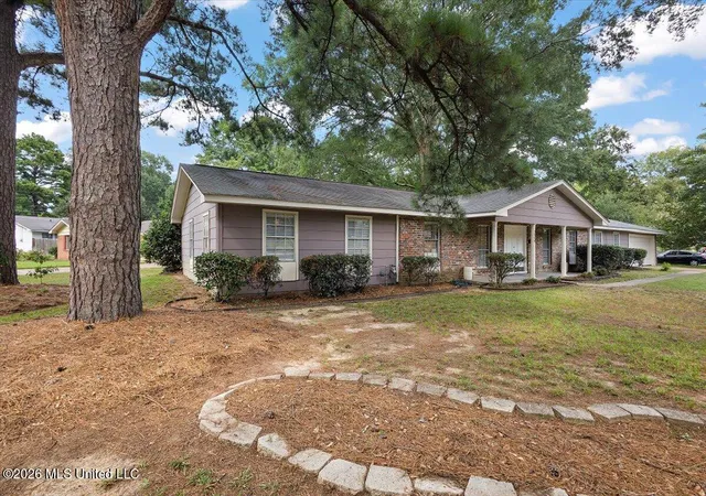 Photo 2 of Single family home for sale at 1204 Deerfield Ln, Jackson, MS 39211 | MLS# 4157196 | Listing updated on 2026-07-27