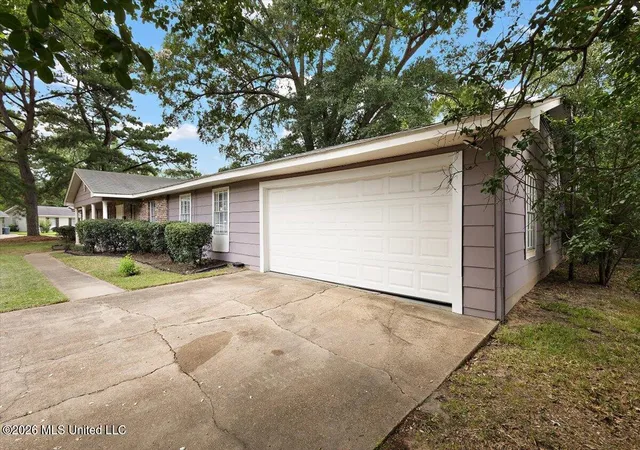 Photo 3 of Single family home for sale at 1204 Deerfield Ln, Jackson, MS 39211 | MLS# 4157196 | Listing updated on 2026-07-27