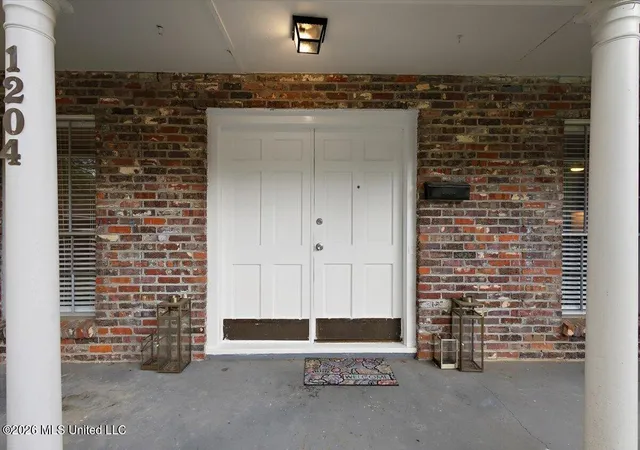 Photo 3 of Single family home for sale at 1204 Deerfield Ln, Jackson, MS 39211 | MLS# 4157196 | Listing updated on 2026-07-27