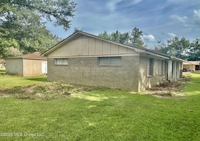 Photo 3 of Sale Pending at 27 Sunset Cir, Greenwood, MS 38930 | MLS# 4157120 | Listing updated on 2026-09-16