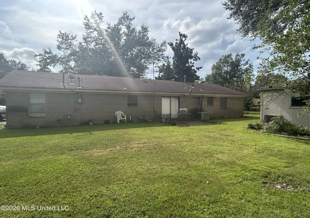 Photo 4 of Sale Pending at 27 Sunset Cir, Greenwood, MS 38930 | MLS# 4157120 | Listing updated on 2026-09-16